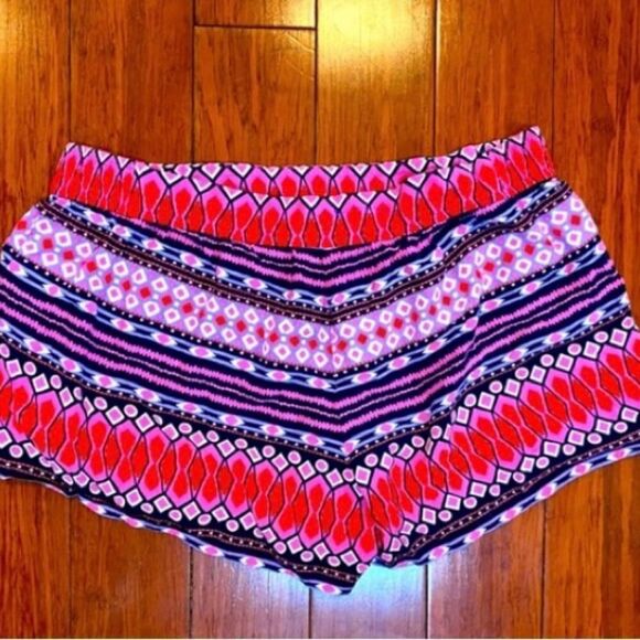 Nanette Lepore Woman's Pink Patterned Soft Casual Fabric Shorts - Picture 3 of 5